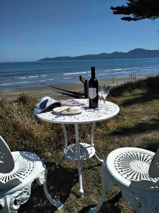 Beachfront Bliss Paraparaumu Exterior photo